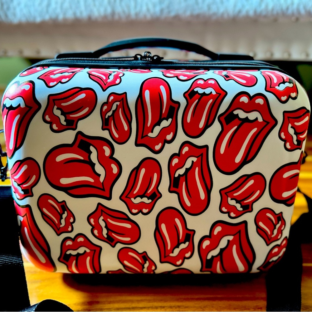 Hard shell beauty case/ carry on